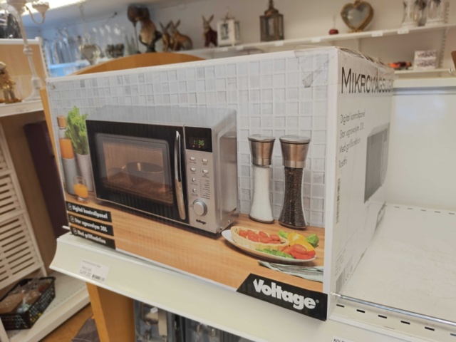 1485737-72 Lot of kitchenware and kitchen equipment