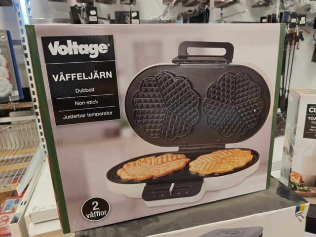 1485738-2 Collection of smaller kitchen appliances - Voltage, Champion, etc