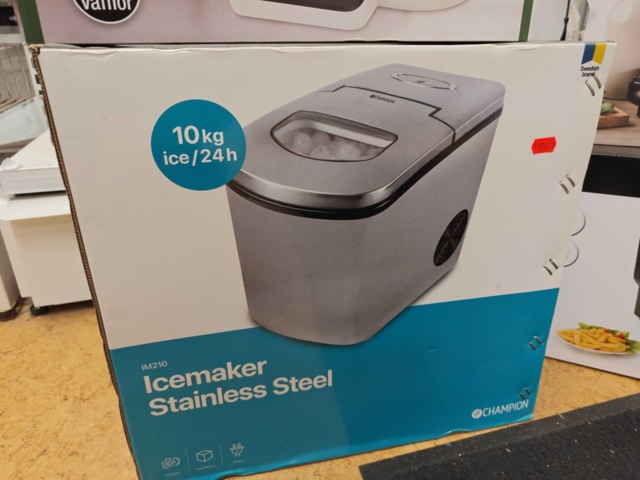 1485738-3 Collection of smaller kitchen appliances - Voltage, Champion, etc