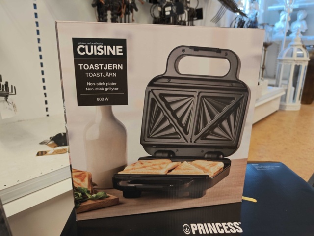 1485738-4 Collection of smaller kitchen appliances - Voltage, Champion, etc