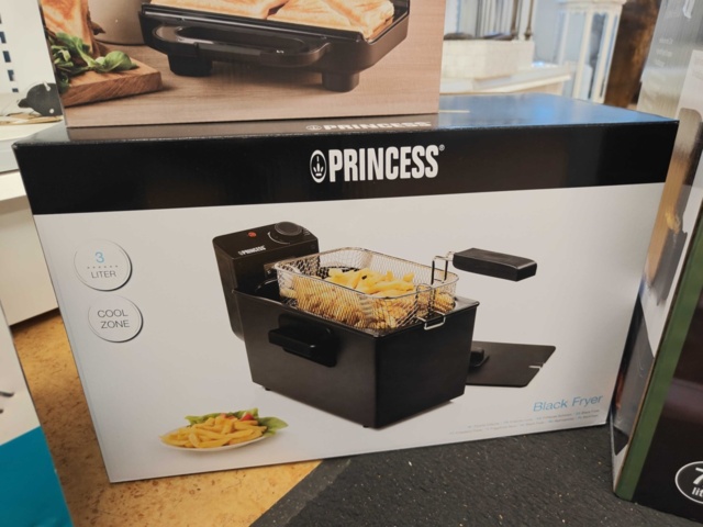 1485738-5 Collection of smaller kitchen appliances - Voltage, Champion, etc