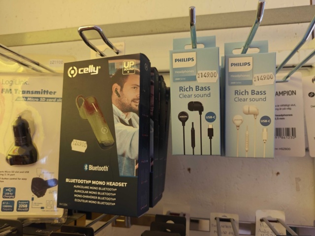 1485745-2 Mobile accessories - Tekmee, Smartline, Philips, Celly and others.