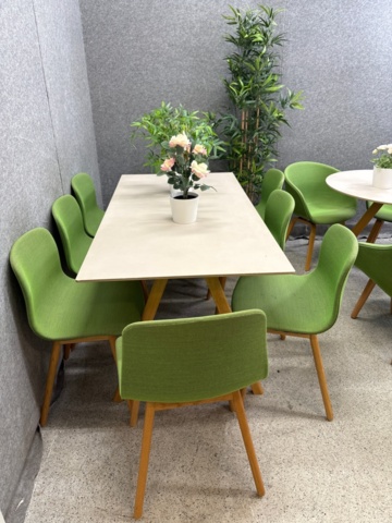 1546158-1 Collection of tables, chairs and plastic plants