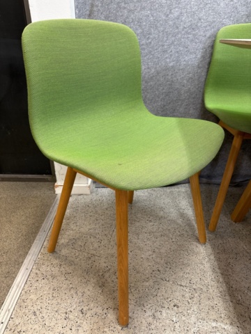 1546158-3 Collection of tables, chairs and plastic plants