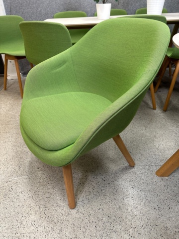 1546158-8 Collection of tables, chairs and plastic plants