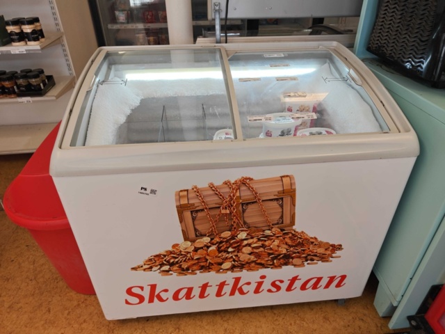 1485755-1 Freezer with sliding glass lids
