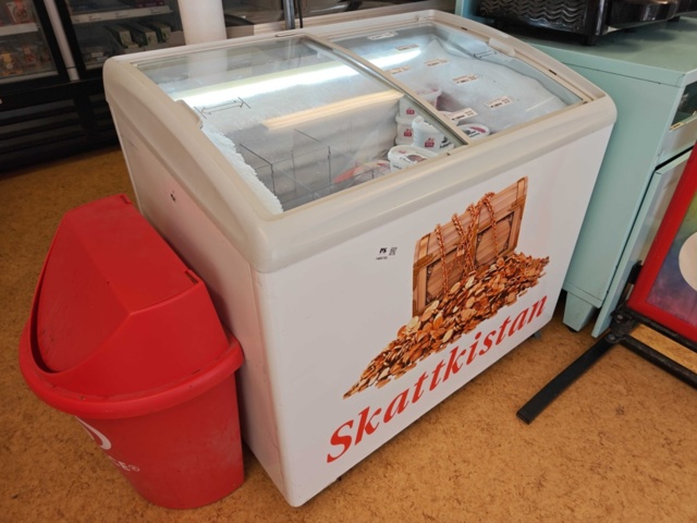 1485755-2 Freezer with sliding glass lids