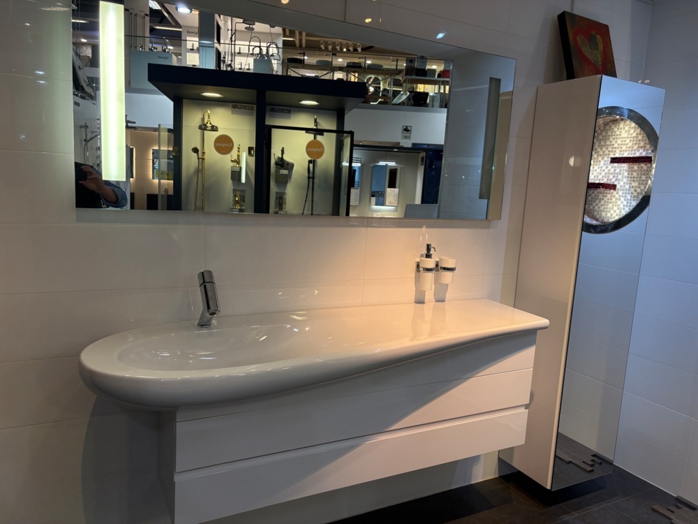 1571628-2 Bathroom furniture, 4 parts - Laufen Ilbagno Alessi ONE, 160 cm, lighting
