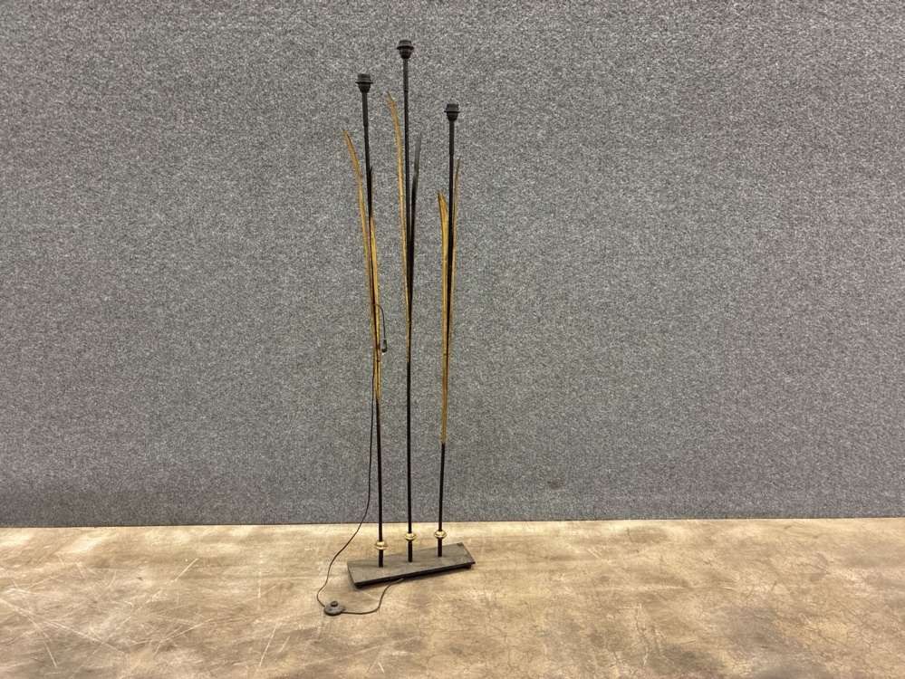 1570956-1 Three-armed metal floor lamp