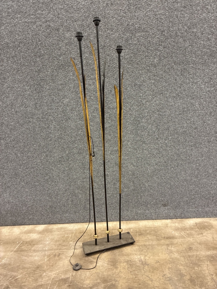 1570956-2 Three-armed metal floor lamp