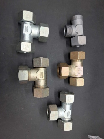 1571660-2 Hydraulic T-couplings and angle couplings - mixed dimensions