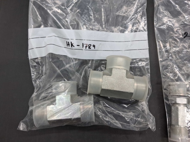 1571660-5 Hydraulic T-couplings and angle couplings - mixed dimensions