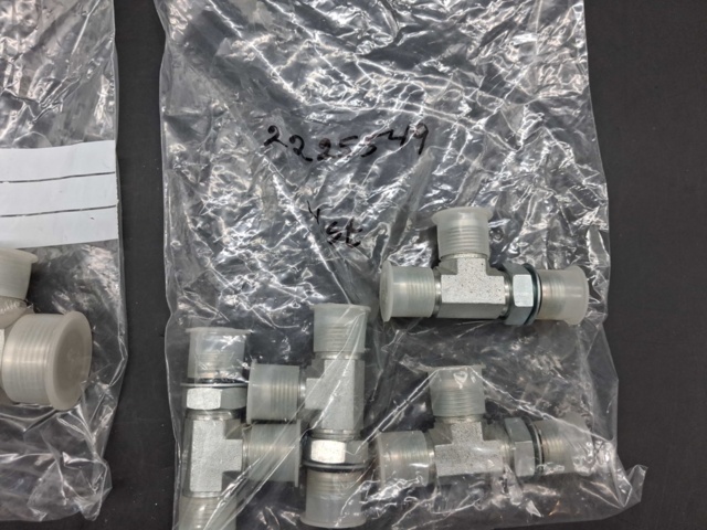 1571660-6 Hydraulic T-couplings and angle couplings - mixed dimensions
