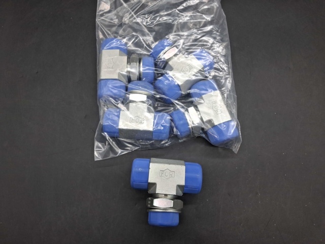 1571660-7 Hydraulic T-couplings and angle couplings - mixed dimensions