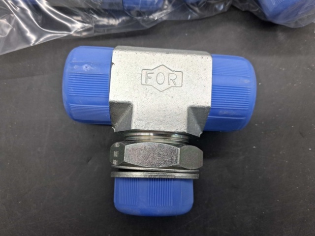 1571660-8 Hydraulic T-couplings and angle couplings - mixed dimensions