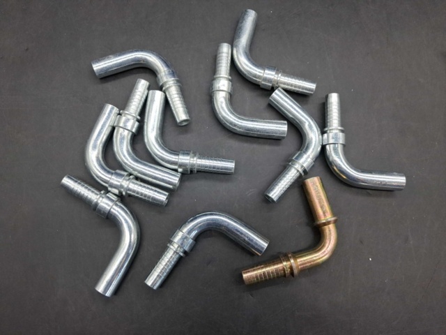 1571665-9 Hydrauliska slangnipplar - vinklade och blandade modeller