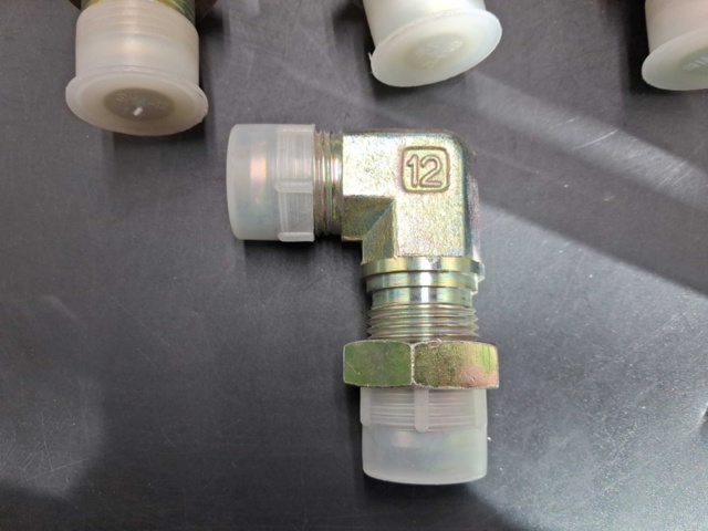 1571668-3 Hydrauliska vinkeladaptrar - blandade modeller