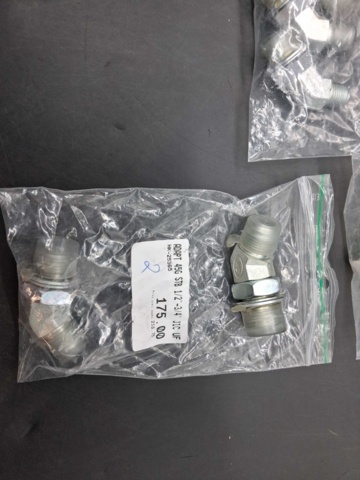 1571668-8 Hydrauliska vinkeladaptrar - blandade modeller