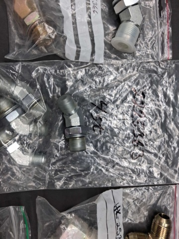 1571668-10 Hydrauliska vinkeladaptrar - blandade modeller