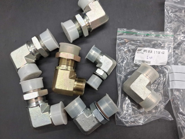 1571669-3 Hydrauliska vinkeladaptrar - blandade modeller och dimensioner