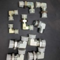 1571671-8 Hydrauliska T-kopplingar och vinkeladaptrar - blandade modeller