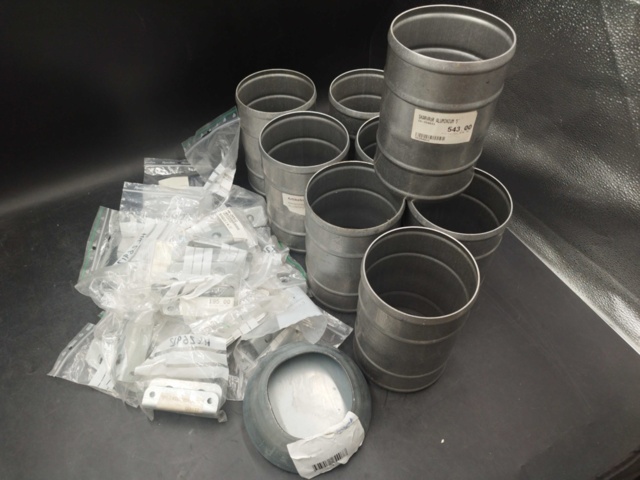 1571677-3 Ventilation and mounting parts - mixed lot