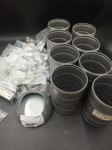 1571677-6 Ventilation and mounting parts - mixed lot