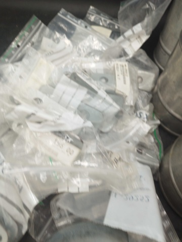 1571677-8 Ventilation and mounting parts - mixed lot
