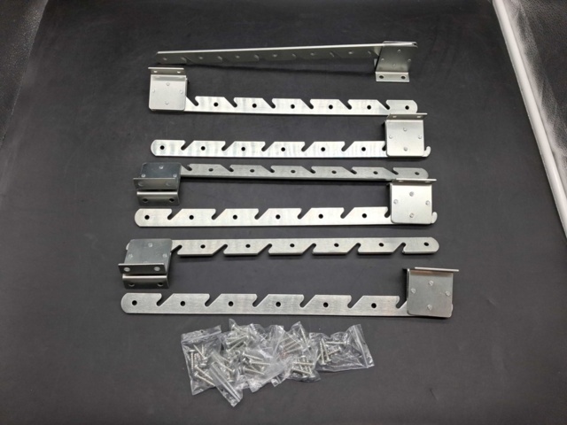1571677-10 Ventilation and mounting parts - mixed lot