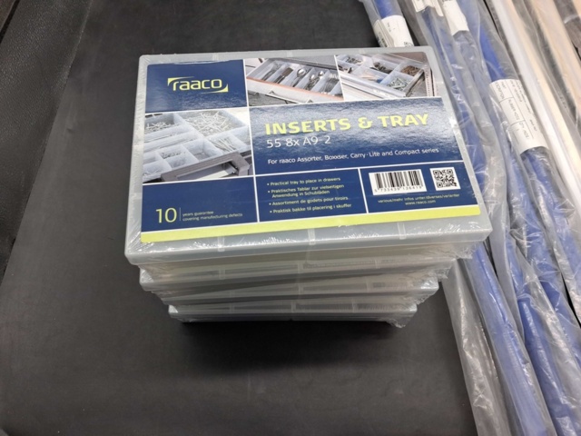 1571677-16 Ventilation and mounting parts - mixed lot