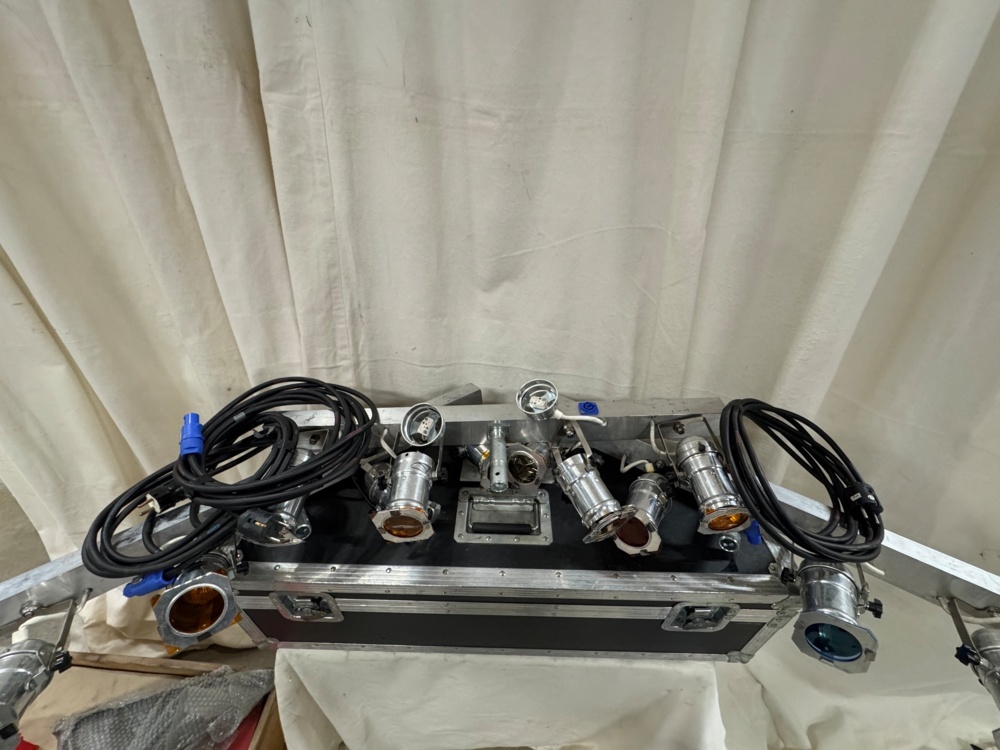 1535924-1 PAR 16, 4-Bar