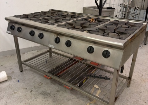 Gas stove with 8 burners – Wery
