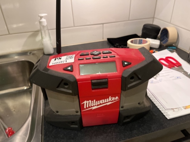 1571824-2 Mileaukee radio