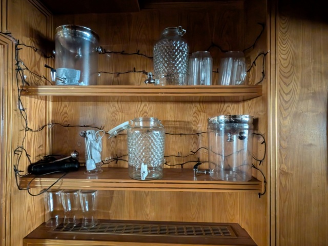 1320541-9 Porcelain, glass, ice maker, etc.