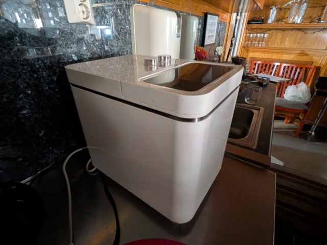 1320541-13 Porcelain, glass, ice maker, etc.