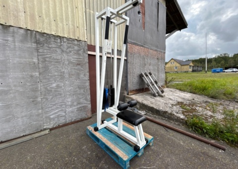 Lat pull machine - Technogym Lat Machine