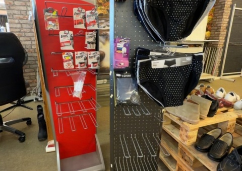 Displayställ 2 st med innehåll - Batterier, LED-lampor, m.m.