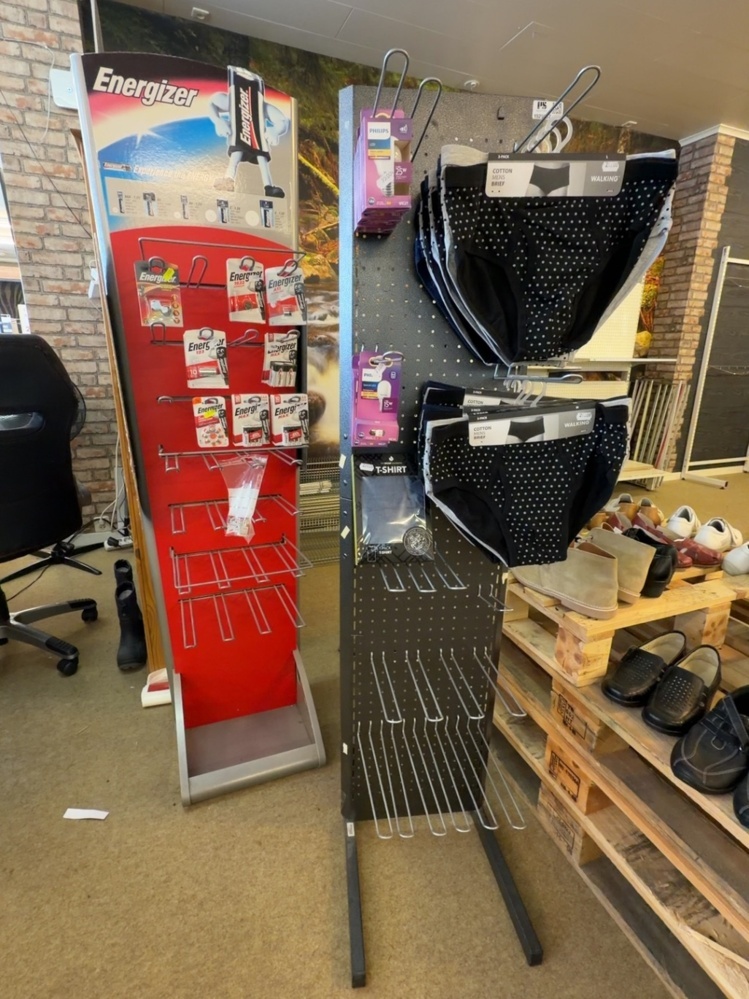 1529987-1 Displayställ 2 st med innehåll - Batterier, LED-lampor, m.m.