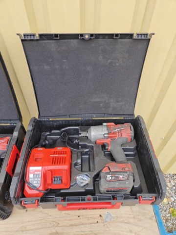 1484508-2 Milwaukee screwdriver and nut driver