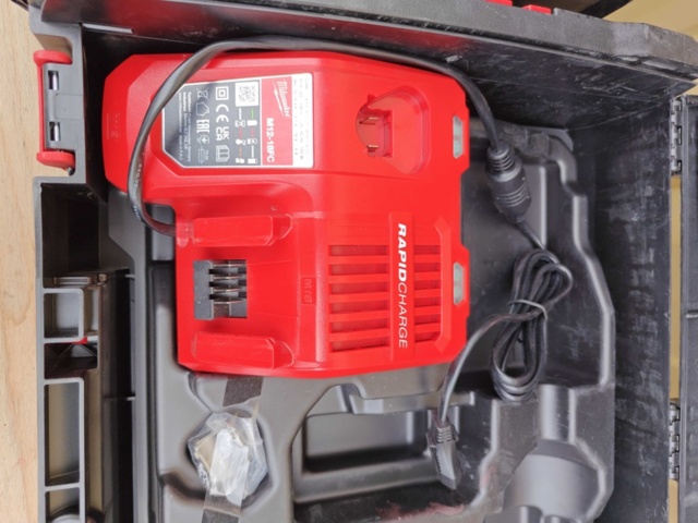 1484508-6 Milwaukee screwdriver and nut driver