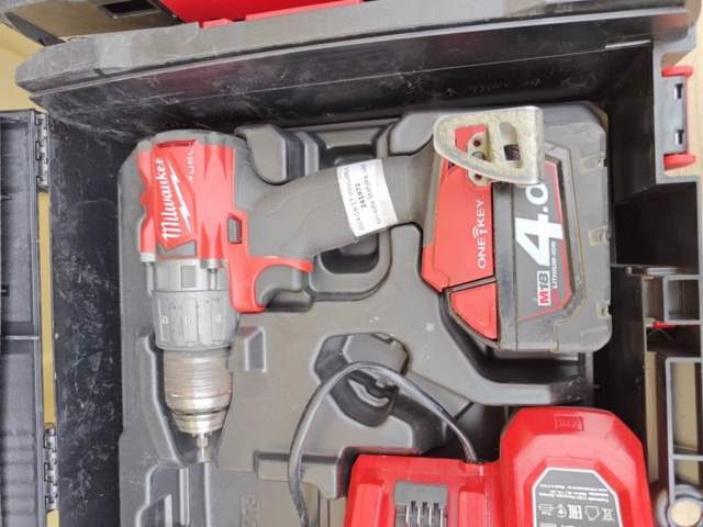 1484508-8 Milwaukee screwdriver and nut driver