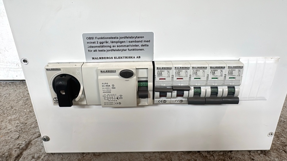 1571827-2 Standard fuse center, 1-row