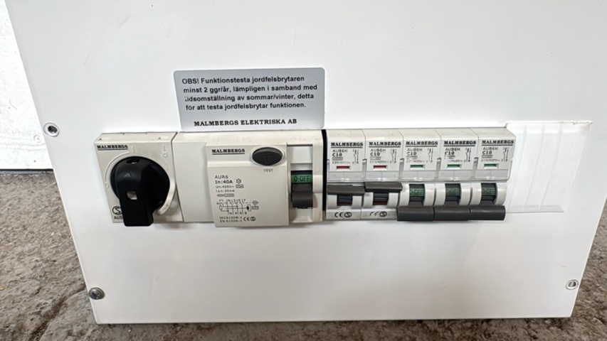 1571827-2 Standard fuse center, 1-row