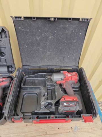 1484509-2 Milwaukee screwdriver and nut driver