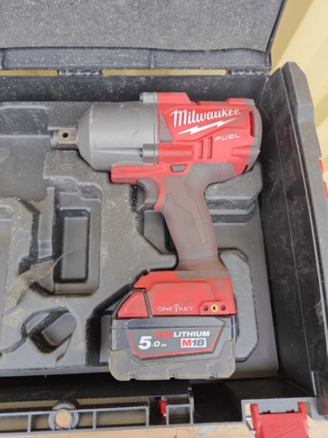 1484509-3 Milwaukee screwdriver and nut driver
