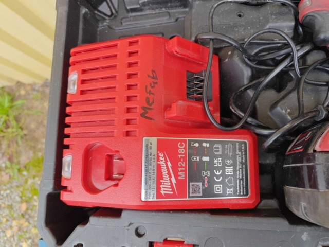 1484509-8 Milwaukee screwdriver and nut driver