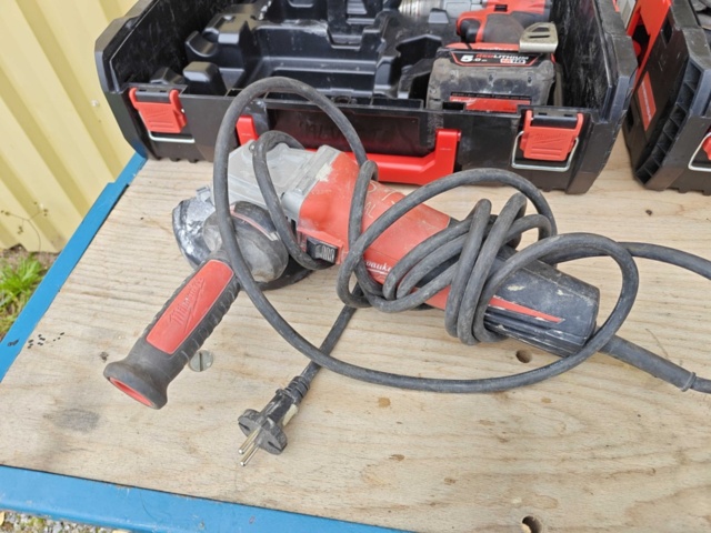 1484510-10 Milwaukee screwdriver, nutrunner and angle grinder