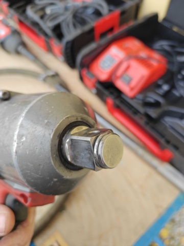 1484511-4 Milwaukee angle grinder, vibratory drill and nut driver