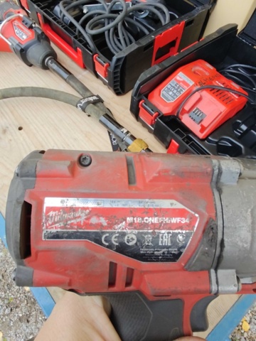 1484511-5 Milwaukee angle grinder, vibratory drill and nut driver