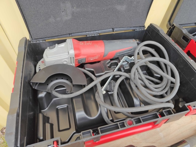 1484511-6 Milwaukee angle grinder, vibratory drill and nut driver